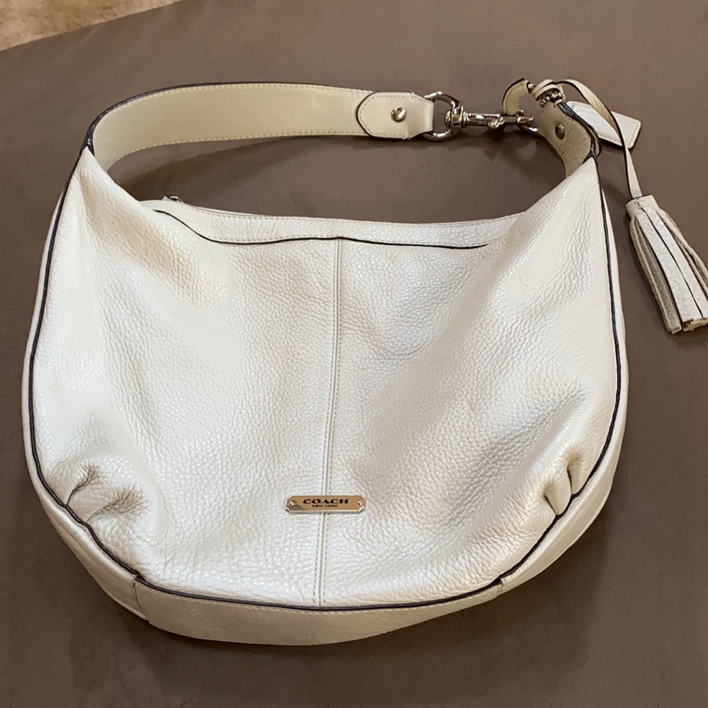 Coach shoulder bag 100% leather
